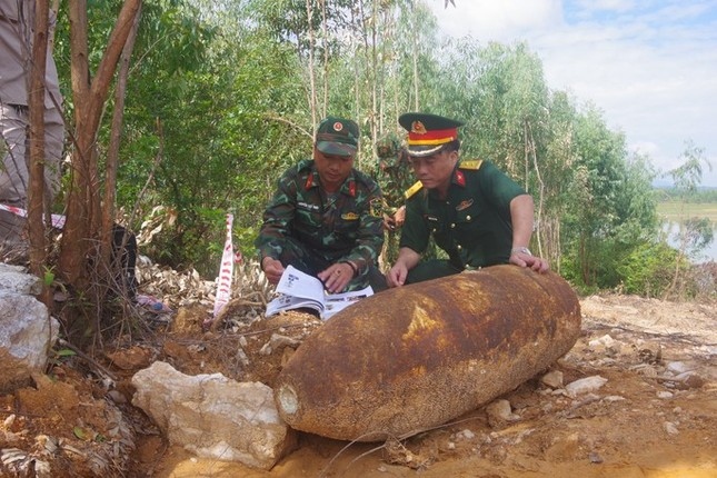 Large wartime bomb deactivated in central Vietnam